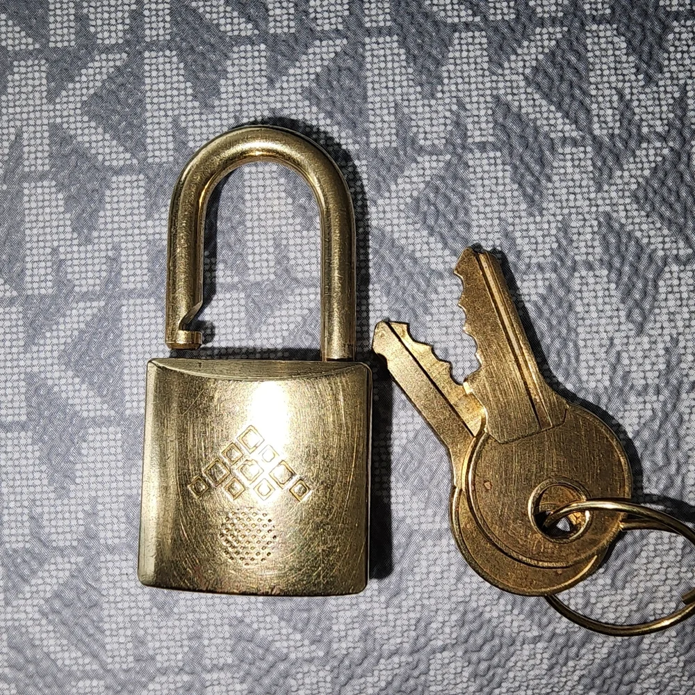 BOTTEGA VENETA Padlock with 2 Keys - Picture 1 of 7